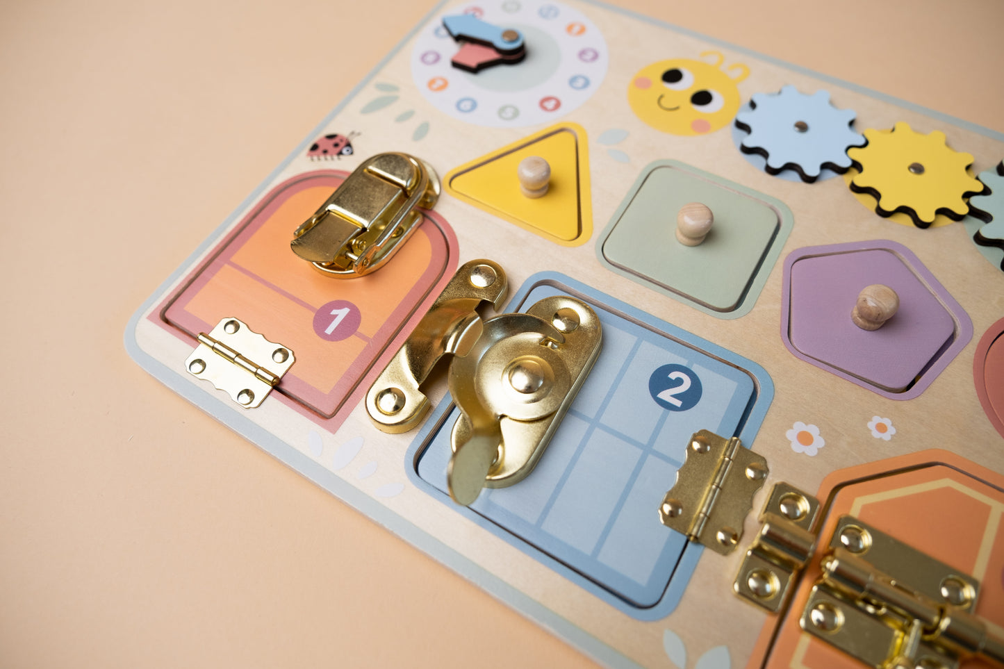 Medinė edukacinė veiklos lenta „Busy Board“