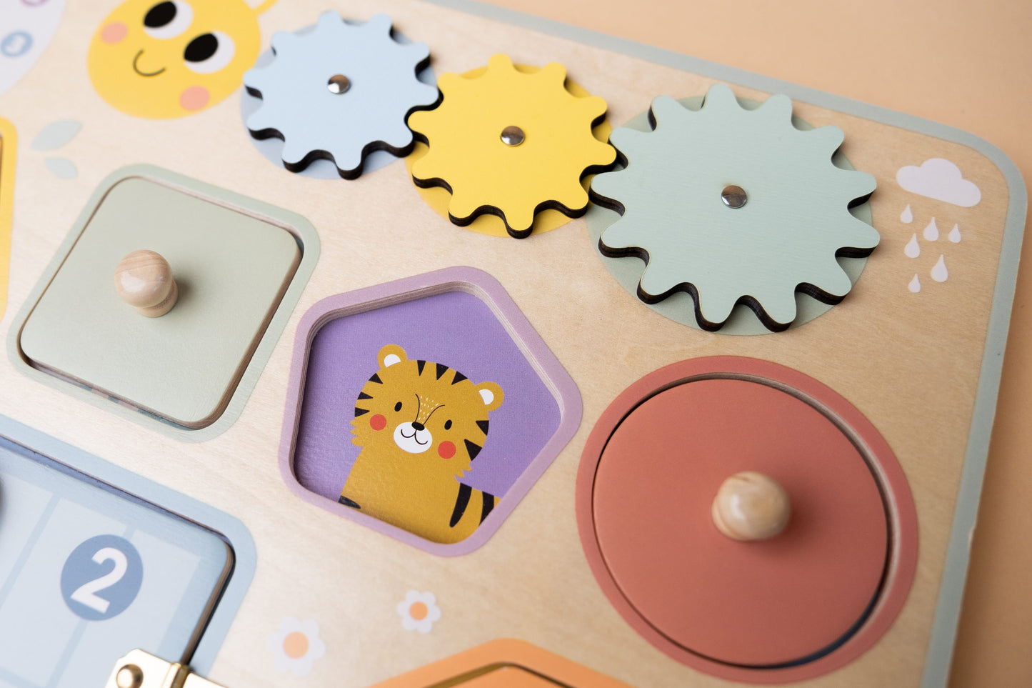 Medinė edukacinė veiklos lenta „Busy Board“