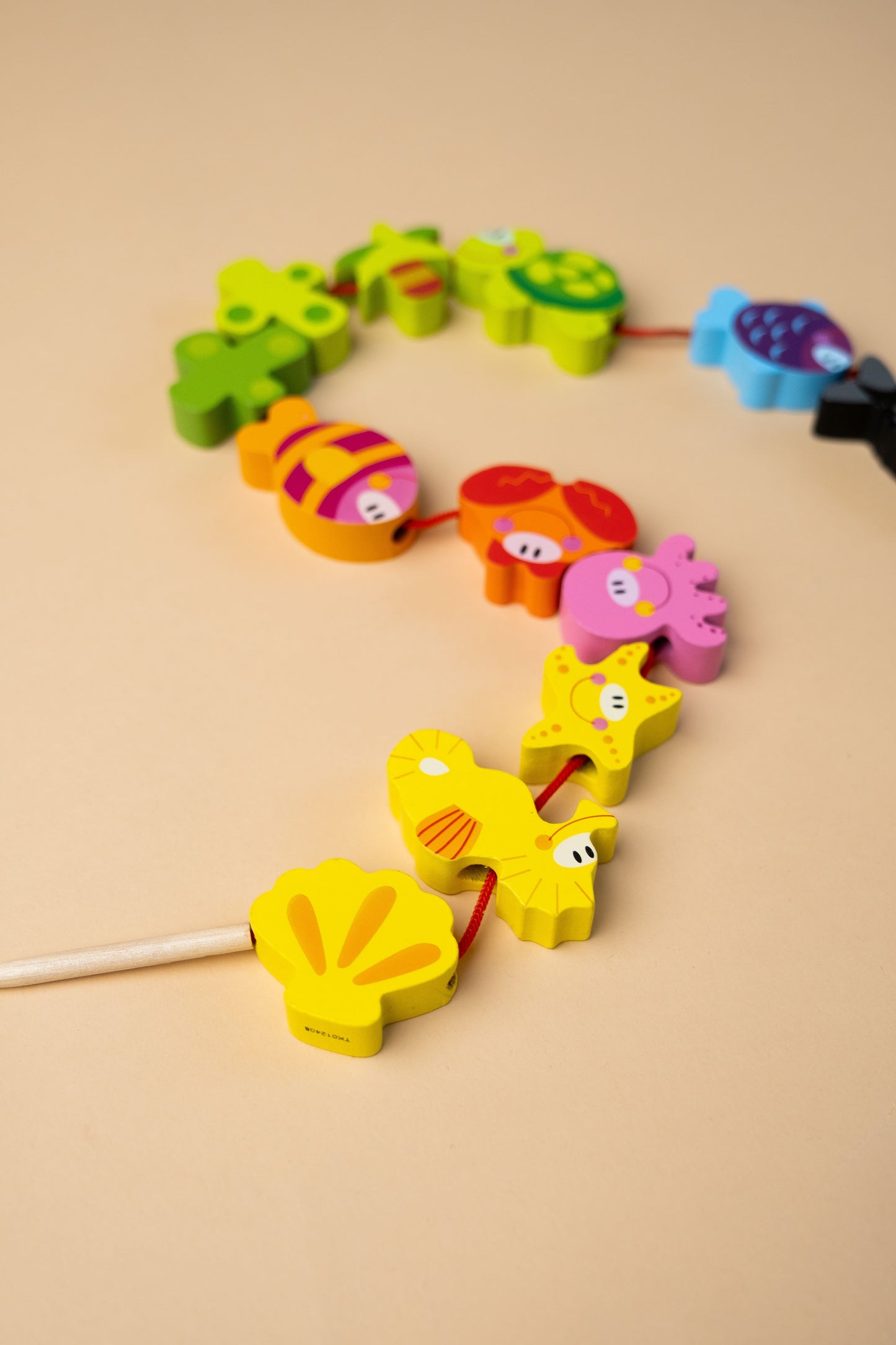 Medinis lavinamasis vėrimo žaidimas „Lacing Blocks – Marine“