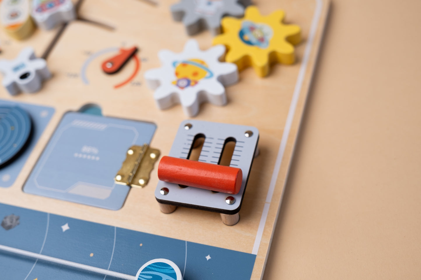 Interaktyvi medinė veiklos lenta „Busy Board – Space“